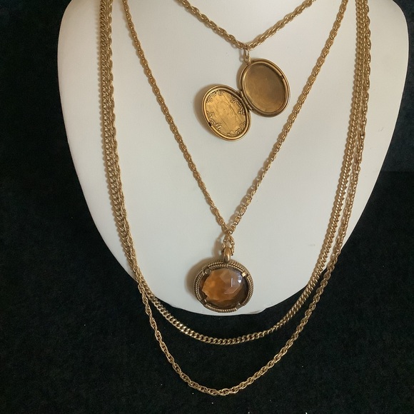 Vintage Goldette picture locket necklace. - Picture 4 of 6